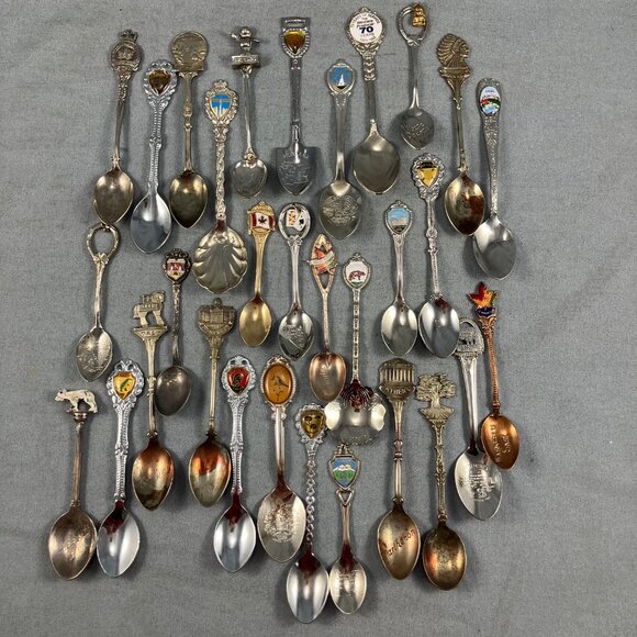 31 Vtg/Antique Collectible Souvenir Teaspoons Spoons Lot Commemorative Worldwide - Picture 1 of 10
